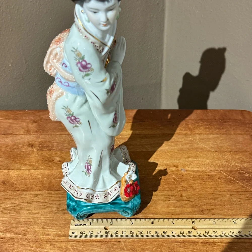 Japanese Geisha Girl Figurine Hand Painted Porcelain Collectible 🏯